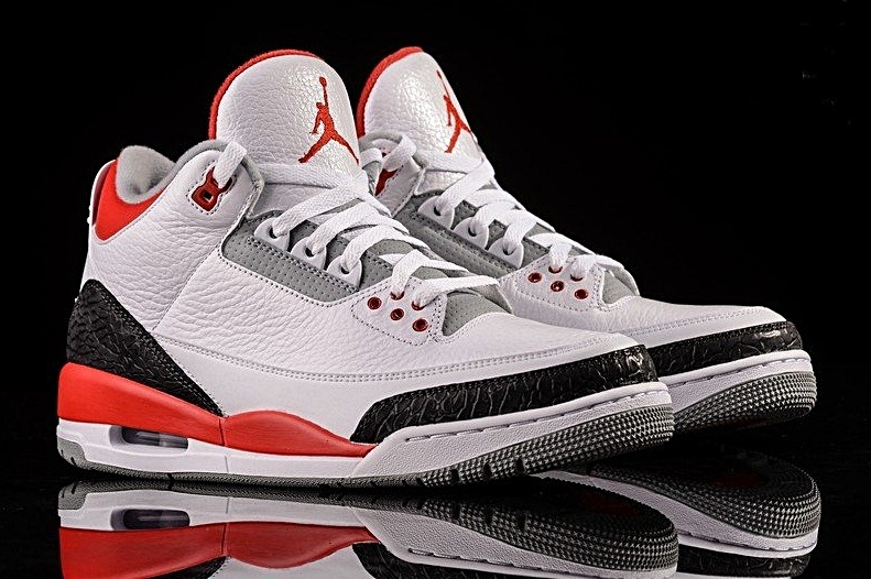 tenis jordan blanco con rojo precio