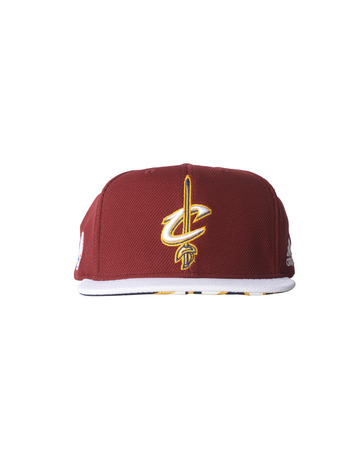 Adidas NBA Gorra Flat Cap Cavaliers (burdeos/blanco/amarillo)