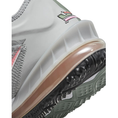 LeBron 18 Low "Bugs vs Marvin"