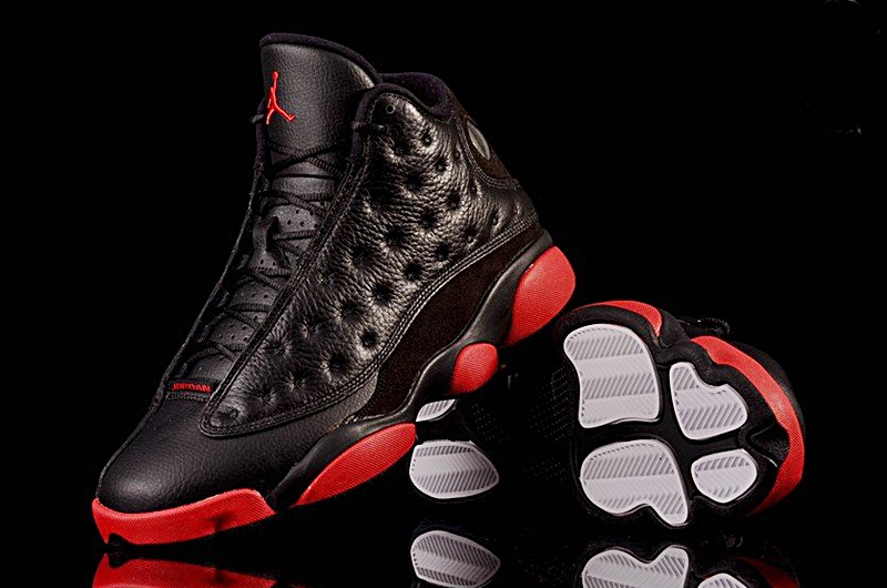 jordan retro 13 negro con rojo