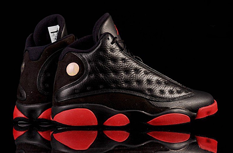 jordan retro 13 negras con rojo