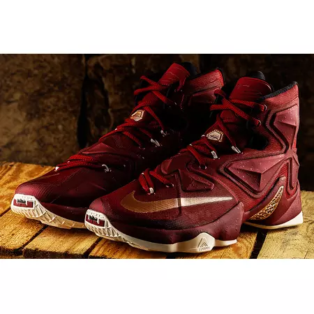Lebron XIII "Cavaliers" (690/team red/bronze/black)