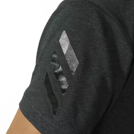 Adidas Camiseta Harden Vol. 1 DFYNT GFX Tee (negro)