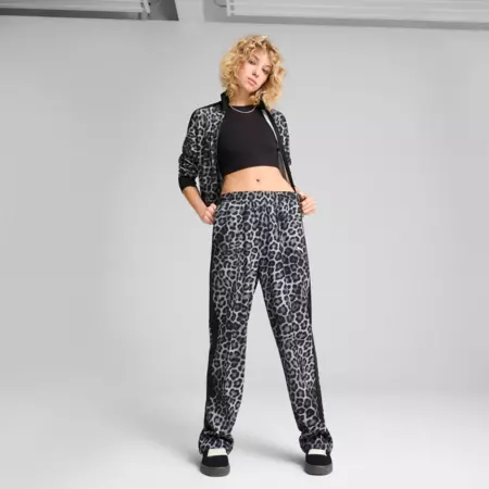 Puma T7 LEO LUXE AOP Straight Pants op "Black"
