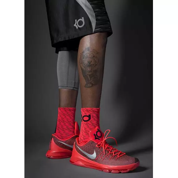 KD 8 "V-8" (610/bright crimson/blanco/negro)