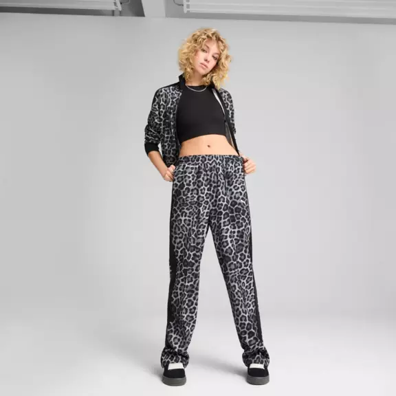 Puma T7 LEO LUXE AOP Straight Pants op "Black"