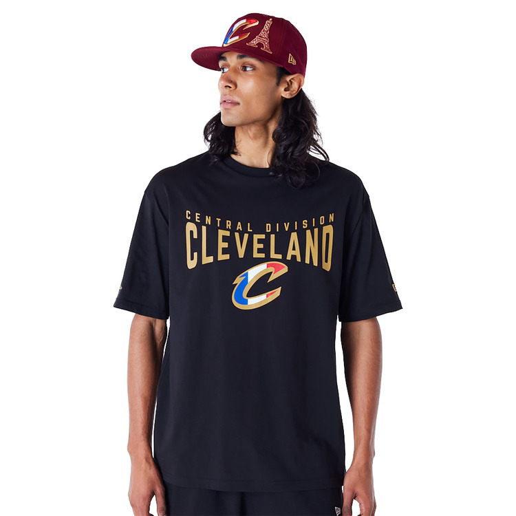 Añadir a la cesta New Era Cleveland Cavaliers NBA Paris Games Oversized T-shirt New Era Cleveland Cavaliers NBA Paris Games Oversized T-shirt