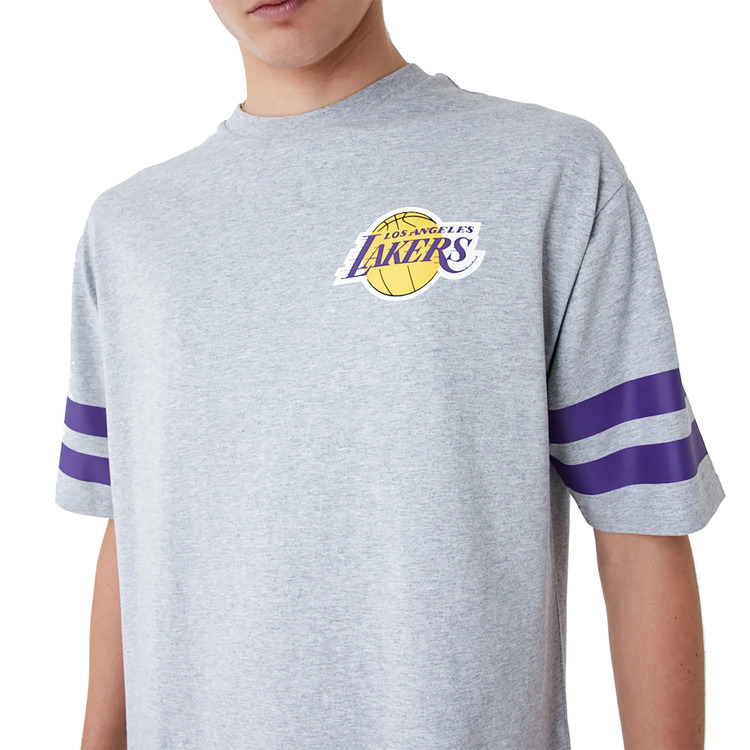Camiseta Oversized New Era L.A Lakres Arch Graphic