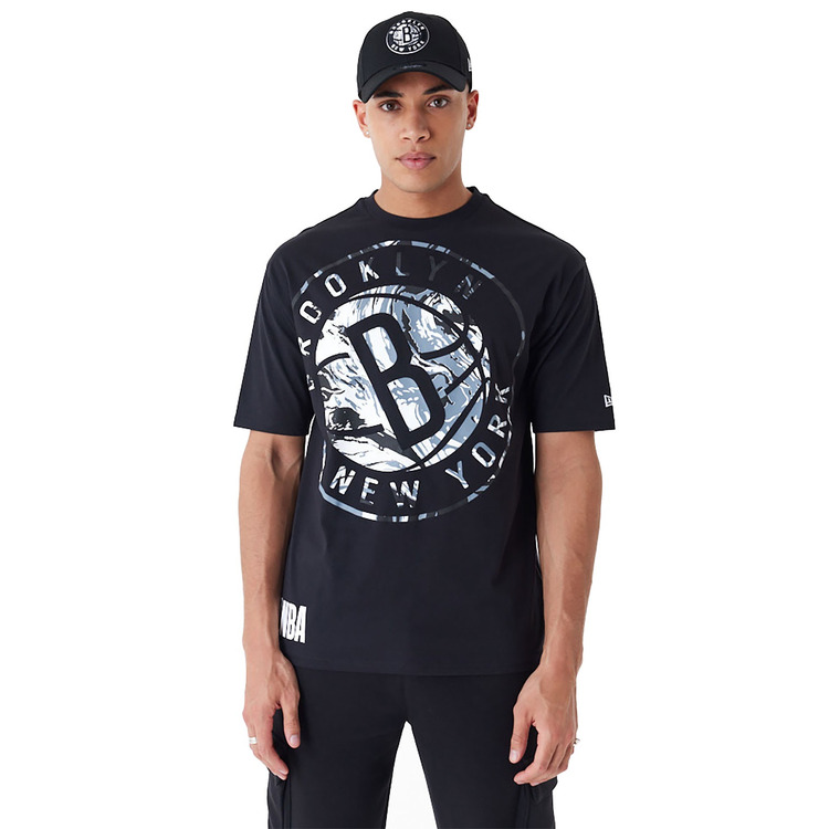 Añadir a la cesta New Era NBA Brooklyn Nets All Over Print Infill Oversized T-Shirt New Era NBA Brooklyn Nets All Over Print Infill Oversized T-Shirt