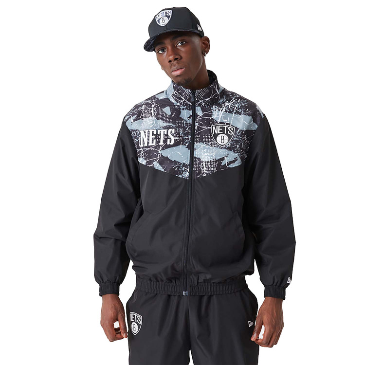Añadir a la cesta New Era NBA Brooklyn Nets AOP Panel Track Jacket New Era NBA Brooklyn Nets AOP Panel Track Jacket