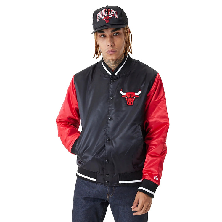 Añadir a la cesta New Era NBA Chicago Bulls Satin Bomber "Black-Red" New Era NBA Chicago Bulls Satin Bomber "Black-Red"