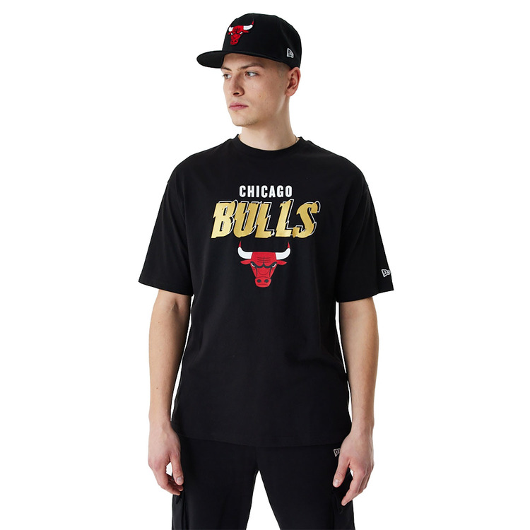Añadir a la cesta New Era NBA Chicago Bulls Team Script Oversized T-Shirt New Era NBA Chicago Bulls Team Script Oversized T-Shirt