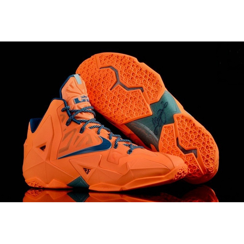 Lebron XI HWC Atomic Orange 800 naranja azul gris