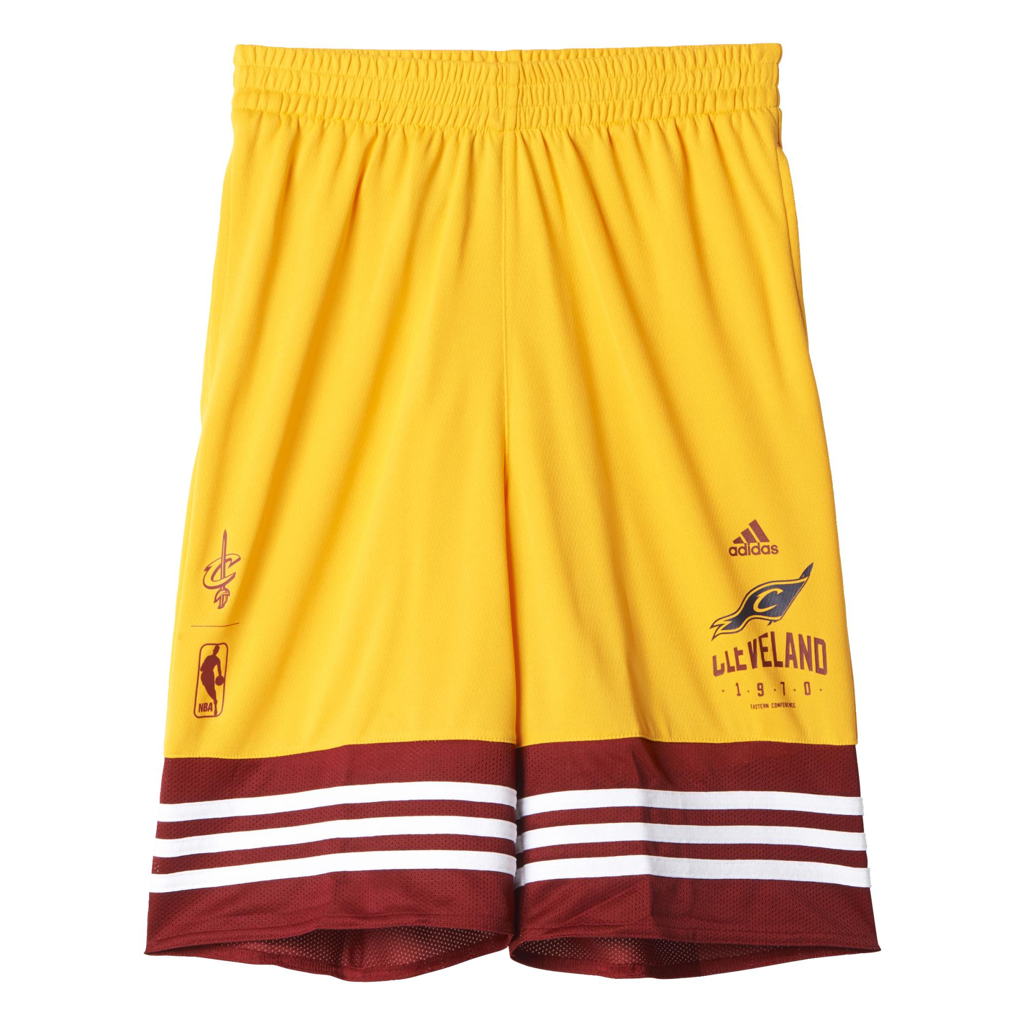 Short hotsell adidas amarillo
