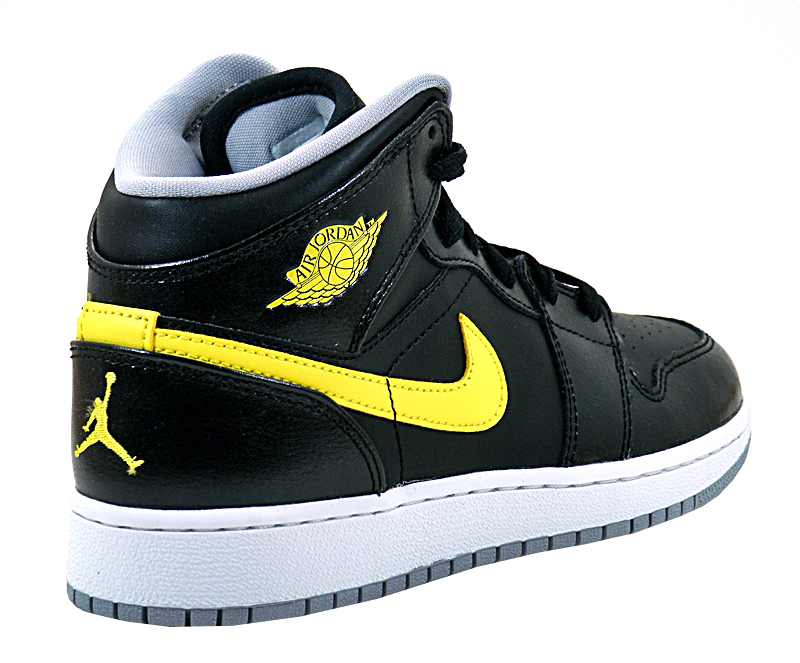 tenis jordan amarillo con negro