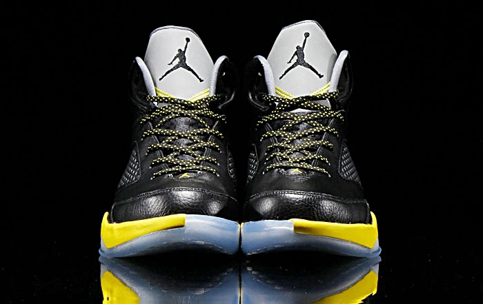 jordan negro con amarillo