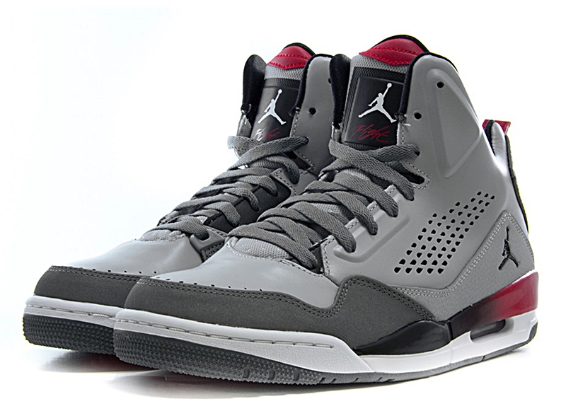 tenis jordan gris con blanco