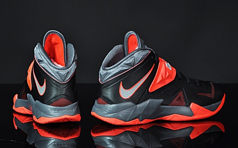 Lebron Zoom Soldier VII 