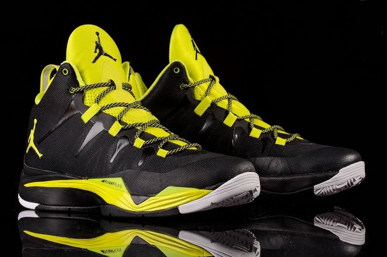 jordan amarillas con negro