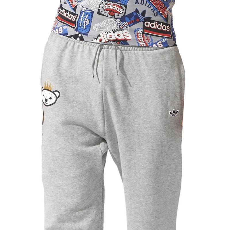 testigo despierta Afilar Adidas Originals Pantalón 25 Bear Sweat Pants By Nigo (gris)