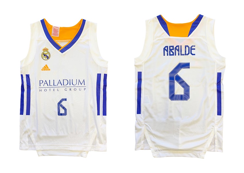 https://www.manelsanchez.com/uploads/media/images/camiseta-replica-nin-real-madrid-basket-6-abalde-1.jpg