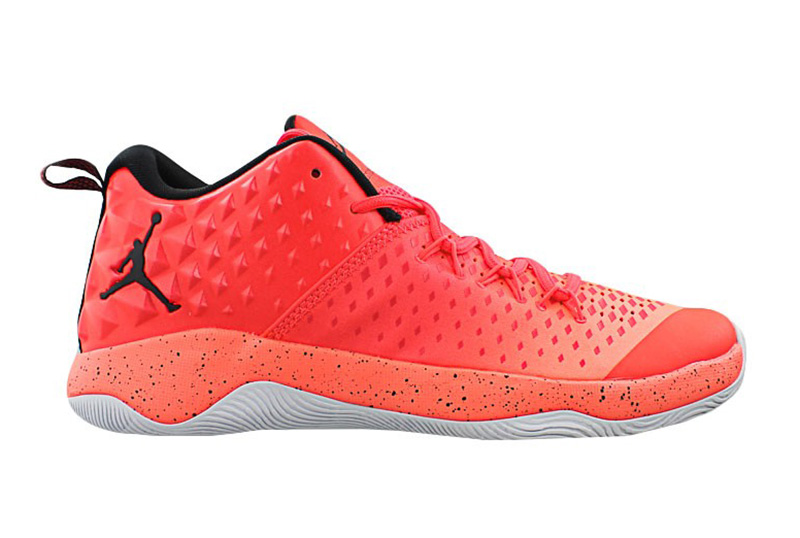 tenis jordan extra fly