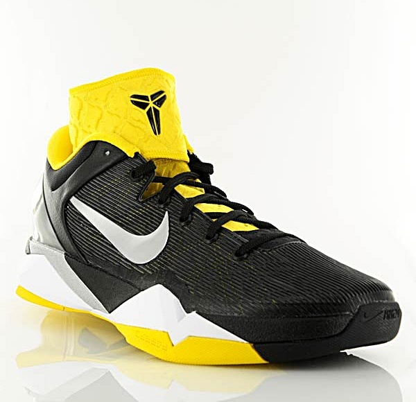 nike negro con amarillo