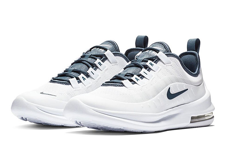 White nike air max axis hotsell